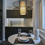 شقة Strict *