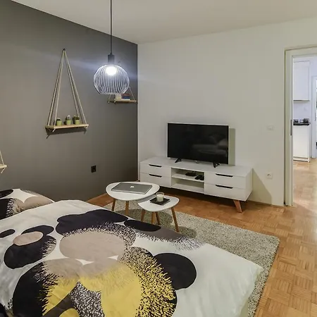 Strict Apartment *