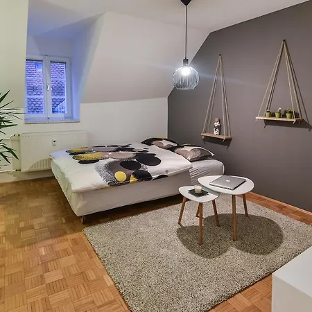 Apartment Strict