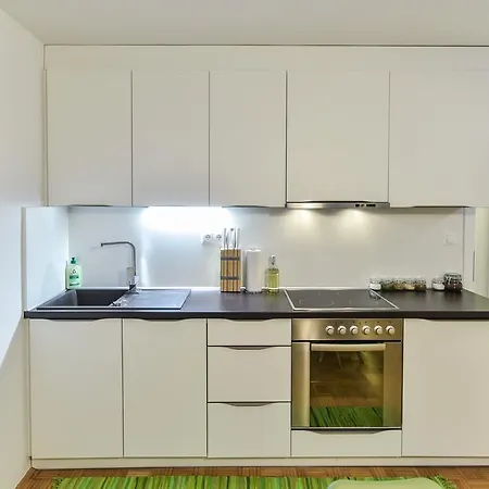 Apartament Strict *